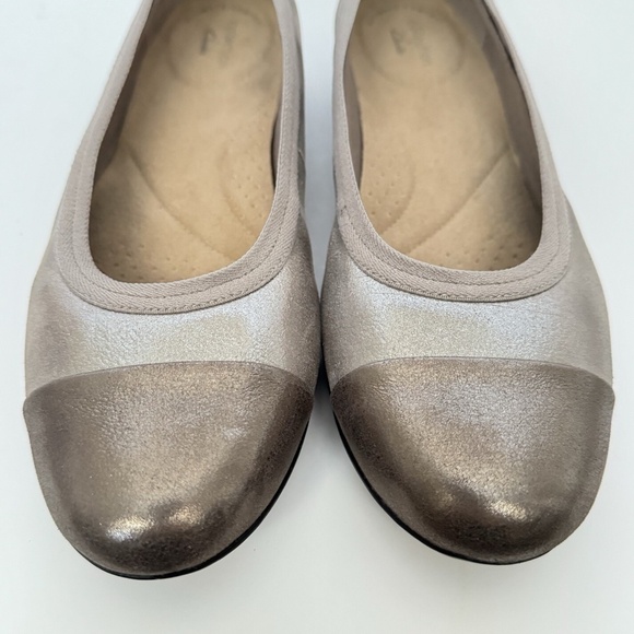 Clarks Women's Sara Orchid Flats Sz 8 Cap Toe Slip On Shoe Antique Silver - Picture 10 of 12